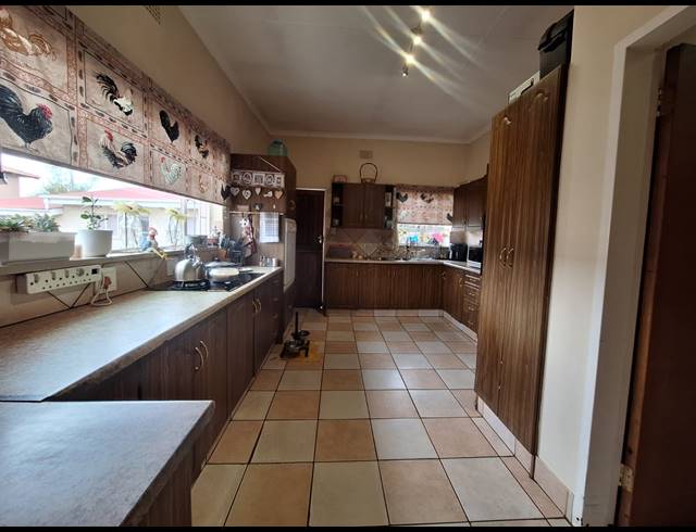 3 BEDROOM HOUSE FOR SALE IN RENSBURG